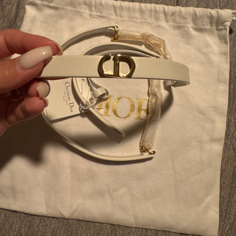 DOIR ADJUSTABLE WHITE BELT WITH GOLD CHAIN